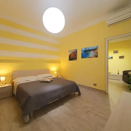 Tecla House Apartment