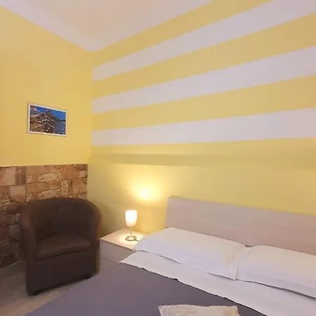 Tecla House * Специя