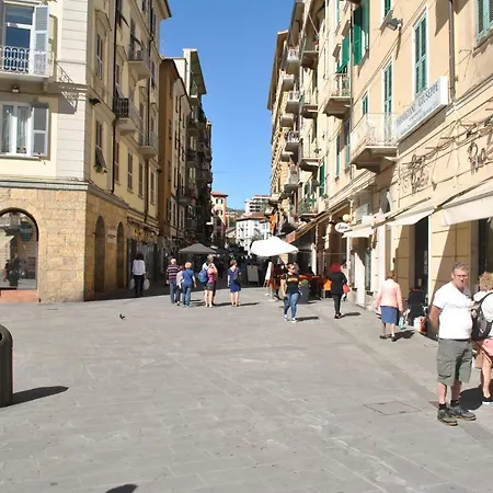 Tecla House Apartment *